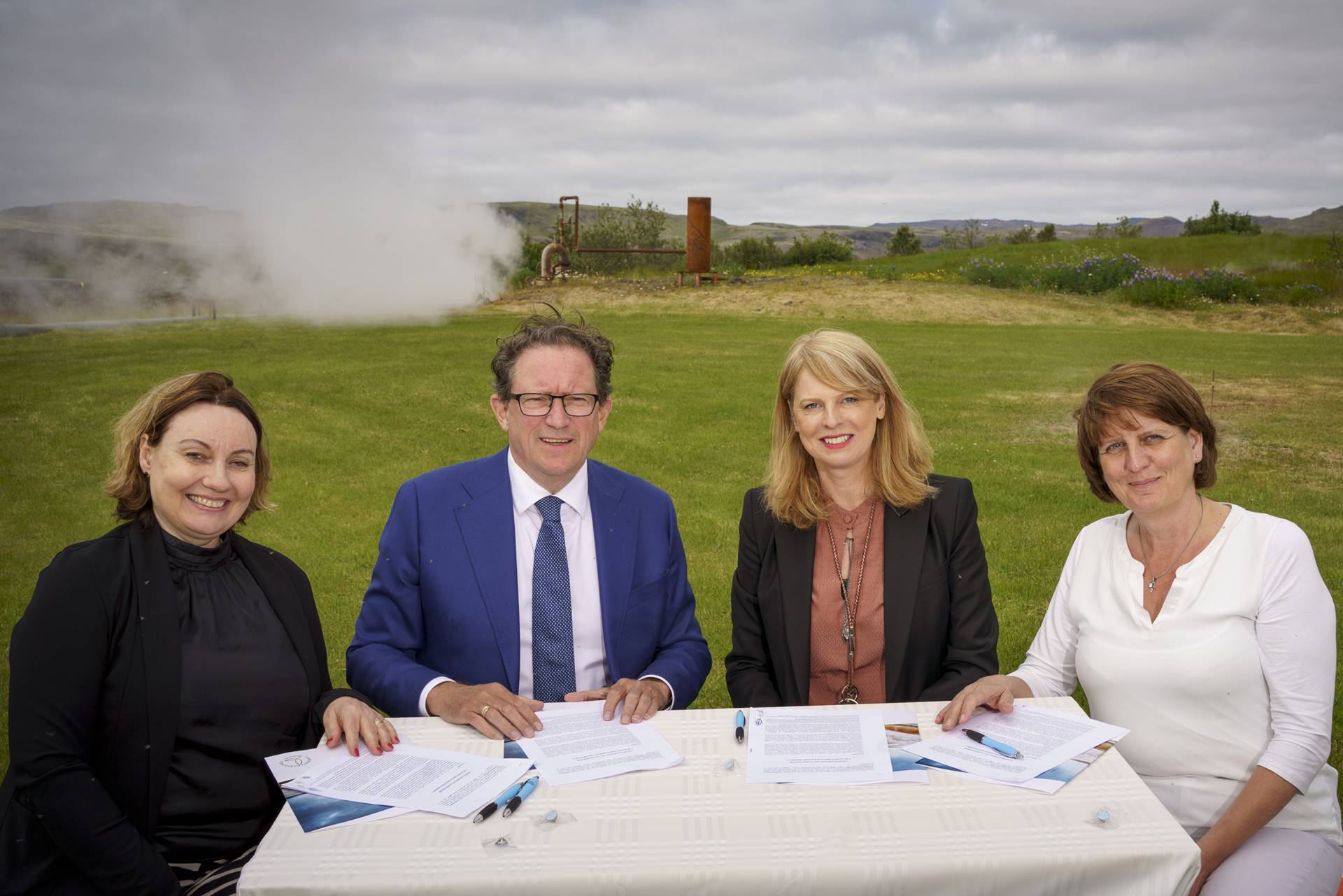 Eva Björk Harðardóttir, formaður Samtaka sunnlenskra sveitarfélaga, Kristján Þór Júlíusson, sjávarútvegs- og landbúnaðarráðherra, Kristín Linda Árnadóttir, aðstoðarforstjóri Landsvirkjunar og Ragnheiður I. Þórarinsdóttir, rektor Landbúnaðarháskóla Íslands - mynd