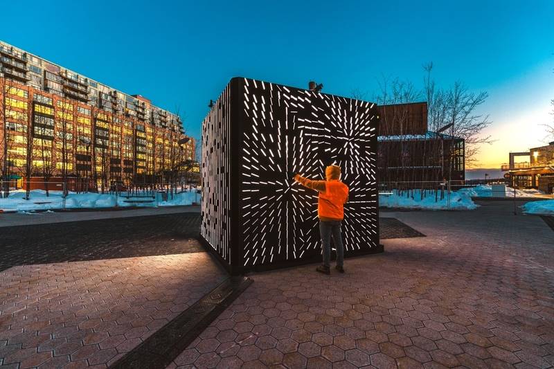 Nordic Lights er hluti af opnun Nordic Bridges og samanstendur af röð ljósverka eftir norræna og kanadíska listamenn sem sett eru upp utandyra við Harbourfront Centre í Toronto. Á myndinni sést verkið „Control no control“ eftir Iregular. - mynd