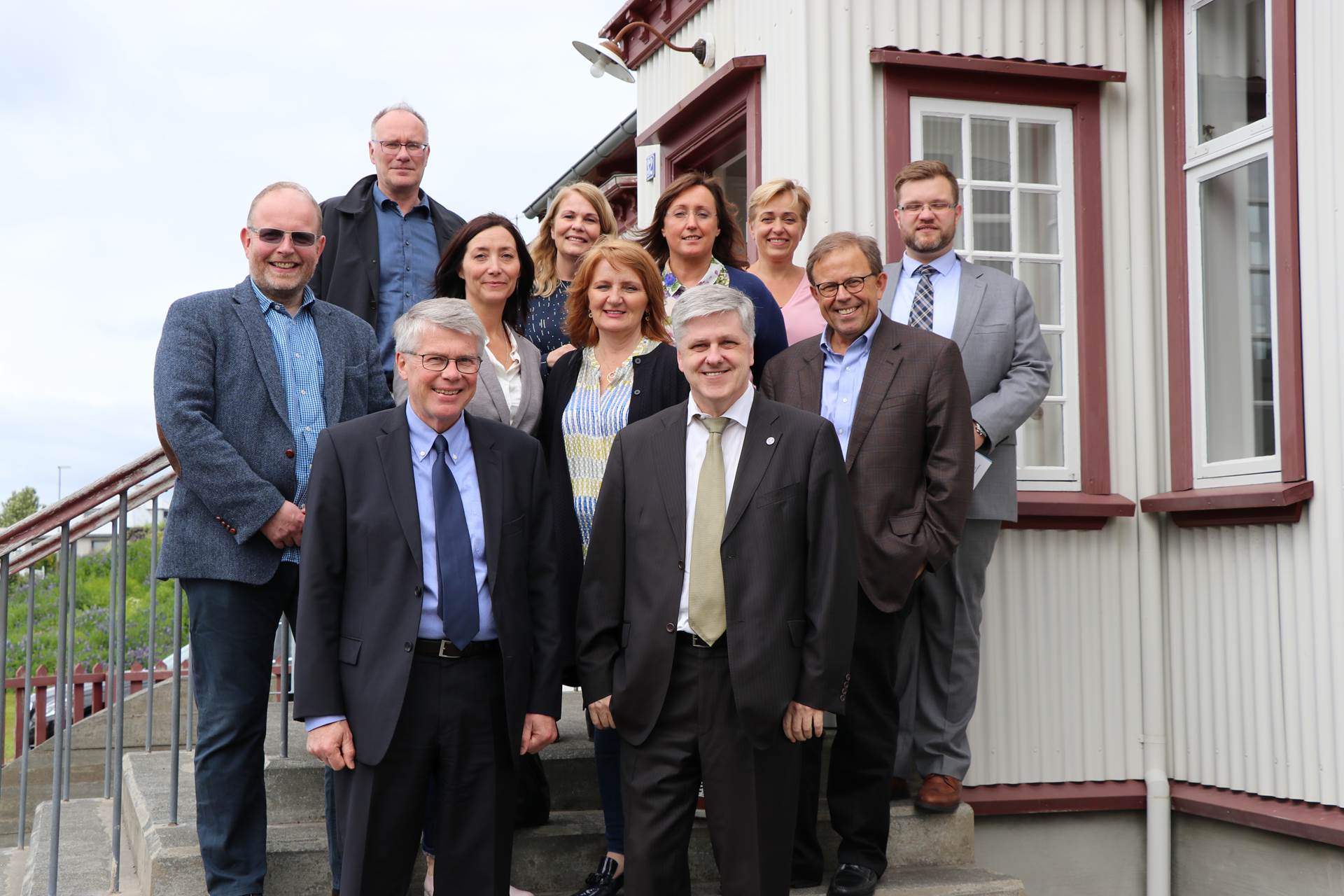 Haraldur L. Haraldsson, bæjarstjóri Hafnarfjarðar og Benedikt Jóhannesson, fjármála- og efnahagsráðherra, undirrituðu samninginn í dag.  - mynd