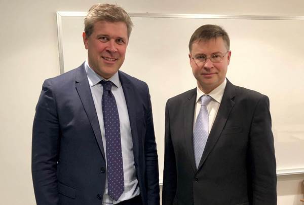 Björni Sigurðsson og Valdis Dombrovskis, varaforseta framkvæmdastjórnai ESB