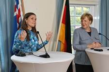 Katrín Jakobsdóttir, forsætisráðherra og Angela Merkel, kanslari Þýskalands, á blaðamannafundinum á Þingvöllum - mynd