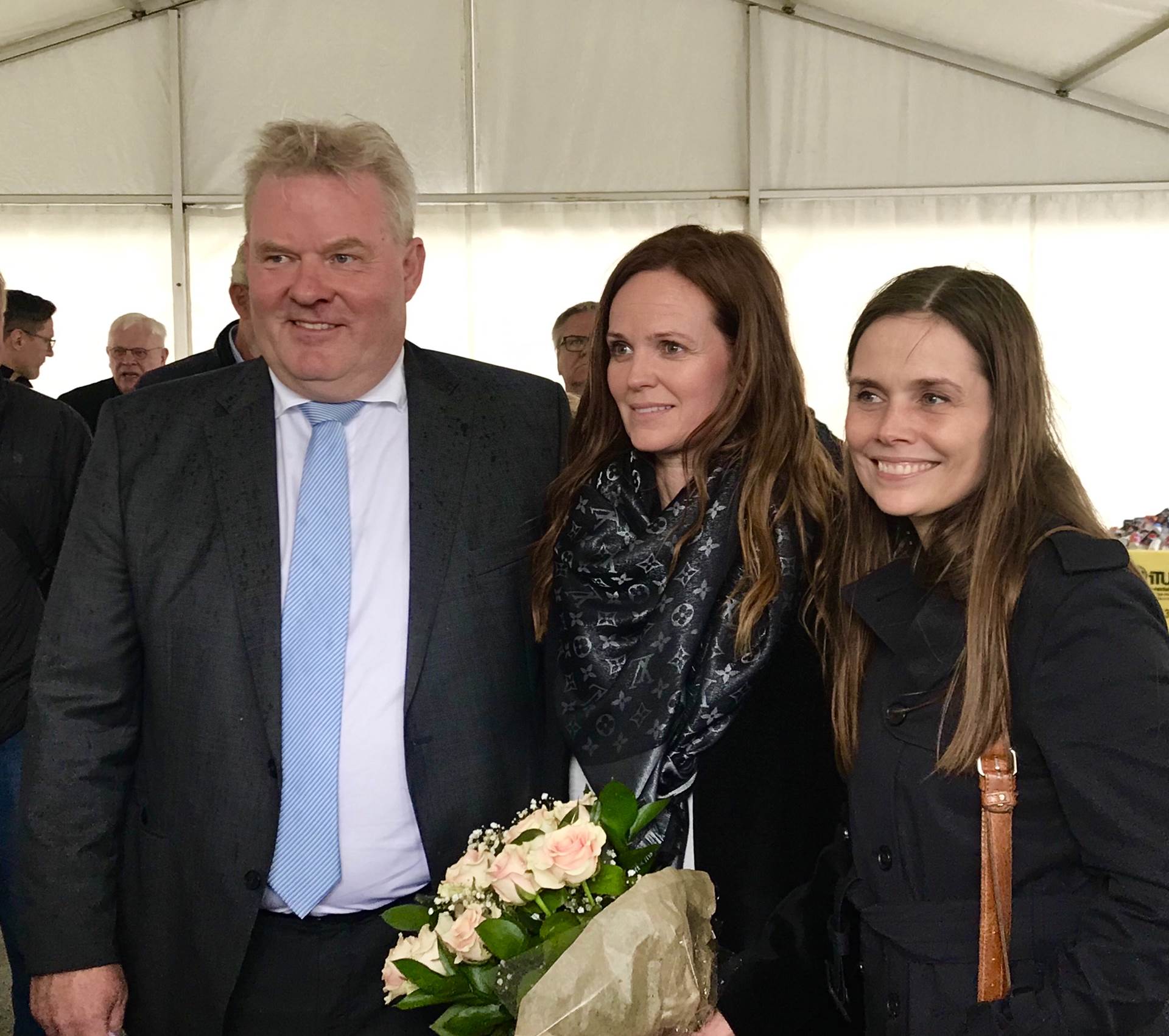 Sigurður Ingi Jóhannsson, samgöngu- og sveitarstjórnarráðherra, Íris Róbertsdóttir, bæjarstjóri Vestmannaeyja, og Katrín Jakobsdóttir, forsætisráðherra  - mynd