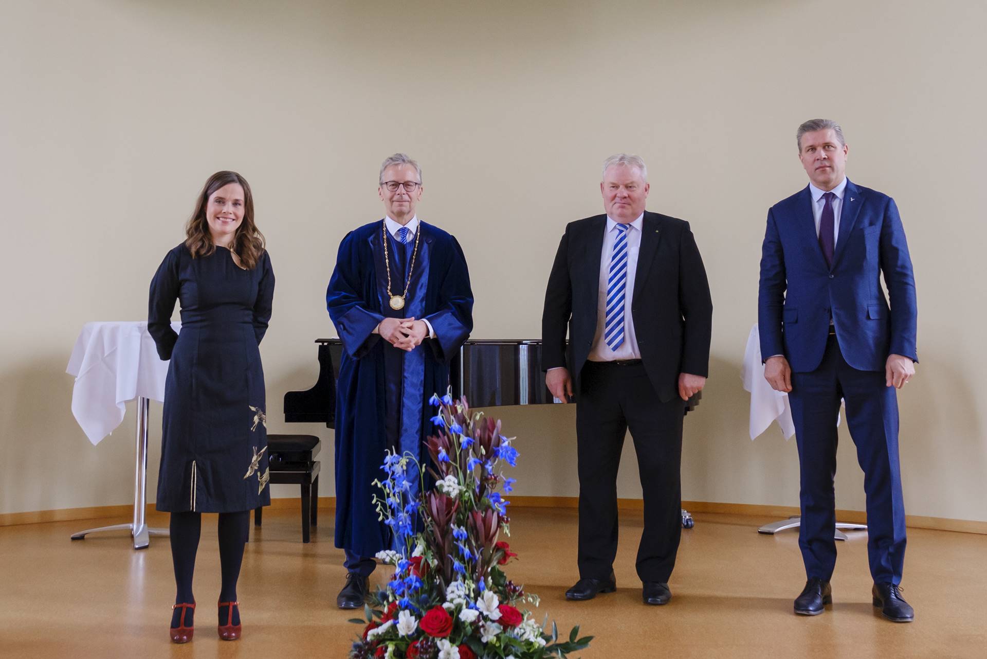 Katrín Jakobsdóttir forsætisráðherra, Jón Atli Benediktsson rektor Háskóla Íslands, Bjarni Benediktsson fjármála- og efnahagsráðherra og Sigurður Ingi Jóhannsson, samgöngu- og sveitarstjórnarráðherra og starfandi mennta- og menningarmálaráðherra  - mynd