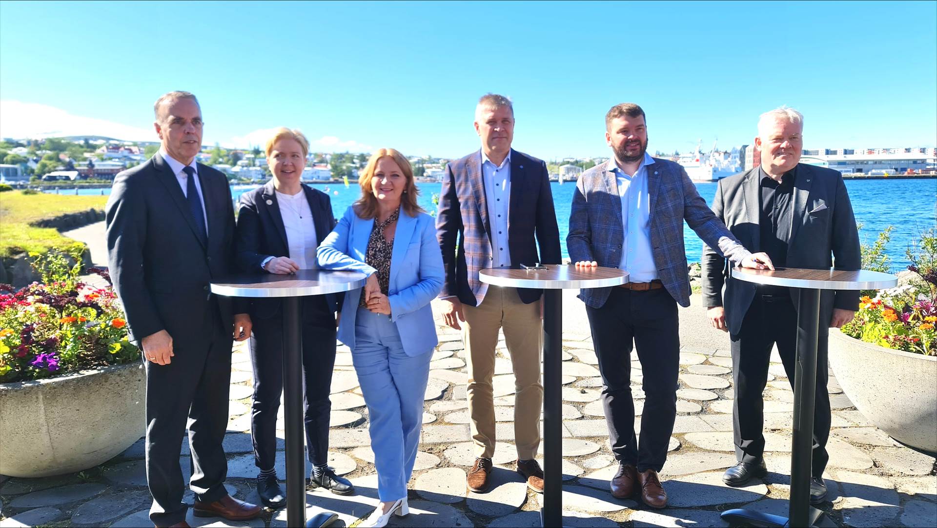 Frá undirritun samkomulagsins í dag. Frá vinstri: Egill Jónsson, formaður stjórnar Tækniskólans, Hildur Ingvarsdóttir, skólameistari Tækniskólans, Rósa Guðbjartsdóttir, bæjarstjóri Hafnarfjarðarbæjar, Bjarni Benediktsson forsætisráðherra, Ásmundur Einar Daðason, mennta- og barnamálaráðherra, og Sigurður Ingi Jóhannsson, fjármála- og efnahagsráðherra. - mynd