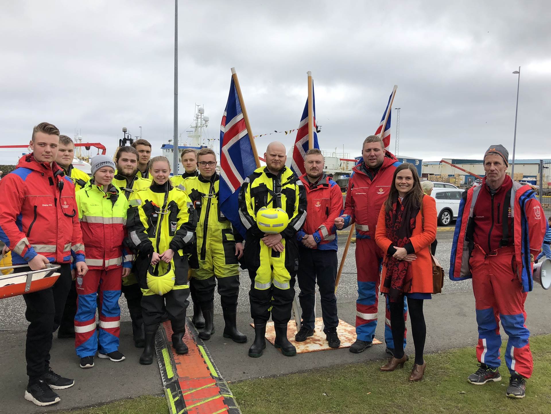 Forsætisráðherra ásamt björgunarsveitinni Þorbjörn í Grindavík - mynd