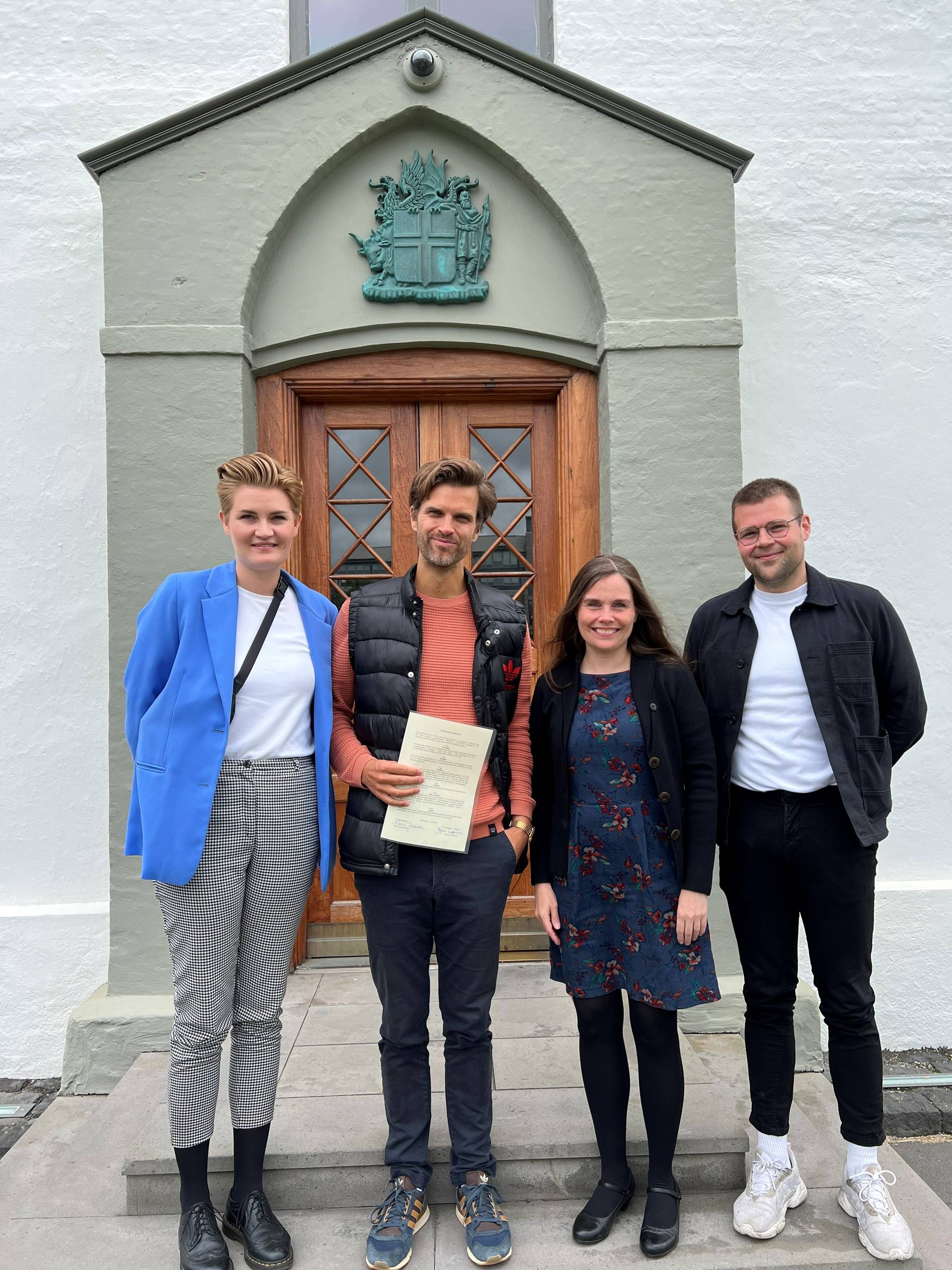 Gréta Kristín Ómarsdóttir, leikstjóri og höfundur, Bjarni Snæbjörnsson, leikari og höfundur, Katrín Jakobsdóttir forsætisráðherra og Hjalti Vigfússon verkefnastjóri. - mynd