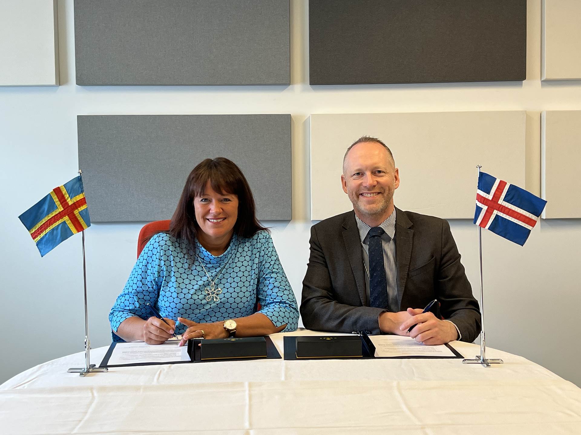 Mynd fyrir frétt: Samstarfsráðherrar Íslands og Álandseyja undirrita viljayfirlýsingu um samstarf á sviði sjálfbærrar þróunar