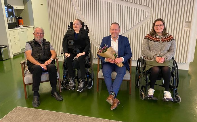 Sigurjón Einarsson, varaformaður Fjólu, Snædís Rán Hjartardóttir, formaður, Guðmundur Ingi Guðbrandsson, félags- og vinnumarkaðsráðherra og Áslaug Ýr Hjartardóttir, gjaldkeri Fjólu. - mynd