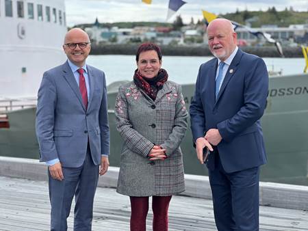 Vidar Helgesen framkvæmdastjóri IOC, Bjarkey Olsen Gunnarsdóttir matvælaráðherra og Peter Thomson, sérstakur erindreki hafsins hjá Sameinuðu þjóðunum.
