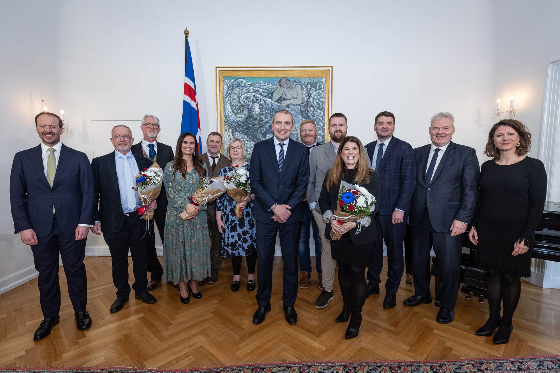  Sigurður Hannesson, Arnar Óskarsson, Engilbert Valgarðsson, Kolbrún Hrund Sigurgeirsdóttir, Valgarð Már Jakobsson, Guðbjörg Aðalbergsdóttir, Guðni Th. Jóhannesson, Gunnar E. Sigurbjörnsson, Arnar Helgi Magnússon, Fiona Elizabeth Oliver, Ásmundur Einar Daðason, Sigurður Ingi Jóhannsson og Gerður Kristný Guðjónsdóttir. Ljósmynd: Embætti forseta Íslands/Mummi Lú - mynd