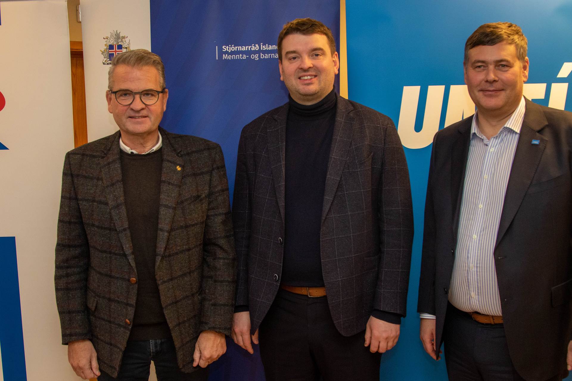 Lárus L. Blöndal forseti ÍSÍ, Ásmundur Einar Daðason, mennta- og barnamálaráðherra, og Jóhann Steinar Ingimundarson formaður UMFÍ við undirritun samnings - mynd