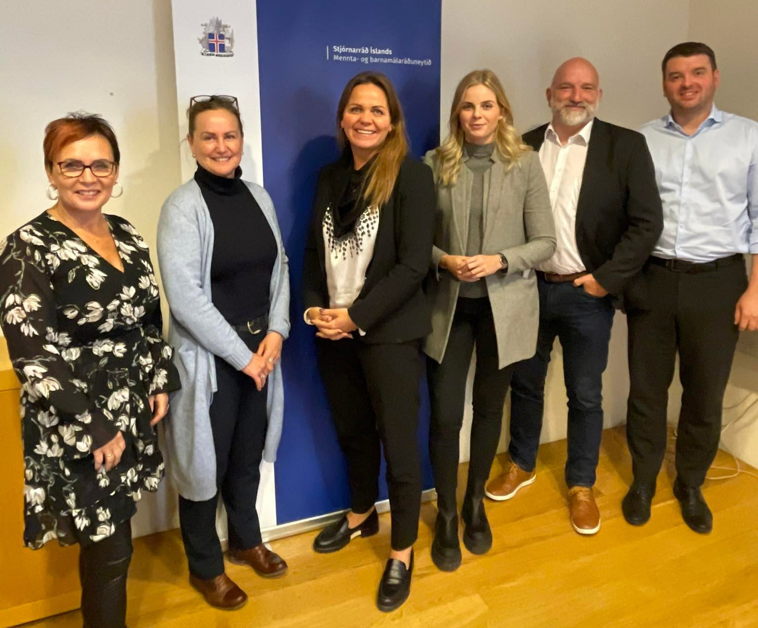 Bjarkey Olsen Gunnarsdóttir, Svandís Ingimundardóttir, Ingibjörg Ólöf Isaksen formaður, Berglind Ósk Guðmundsdóttir, Gísli Rafn Ólafsson og Ásmundur Einar Daðason, mennta- og barnamálaráðherra - mynd