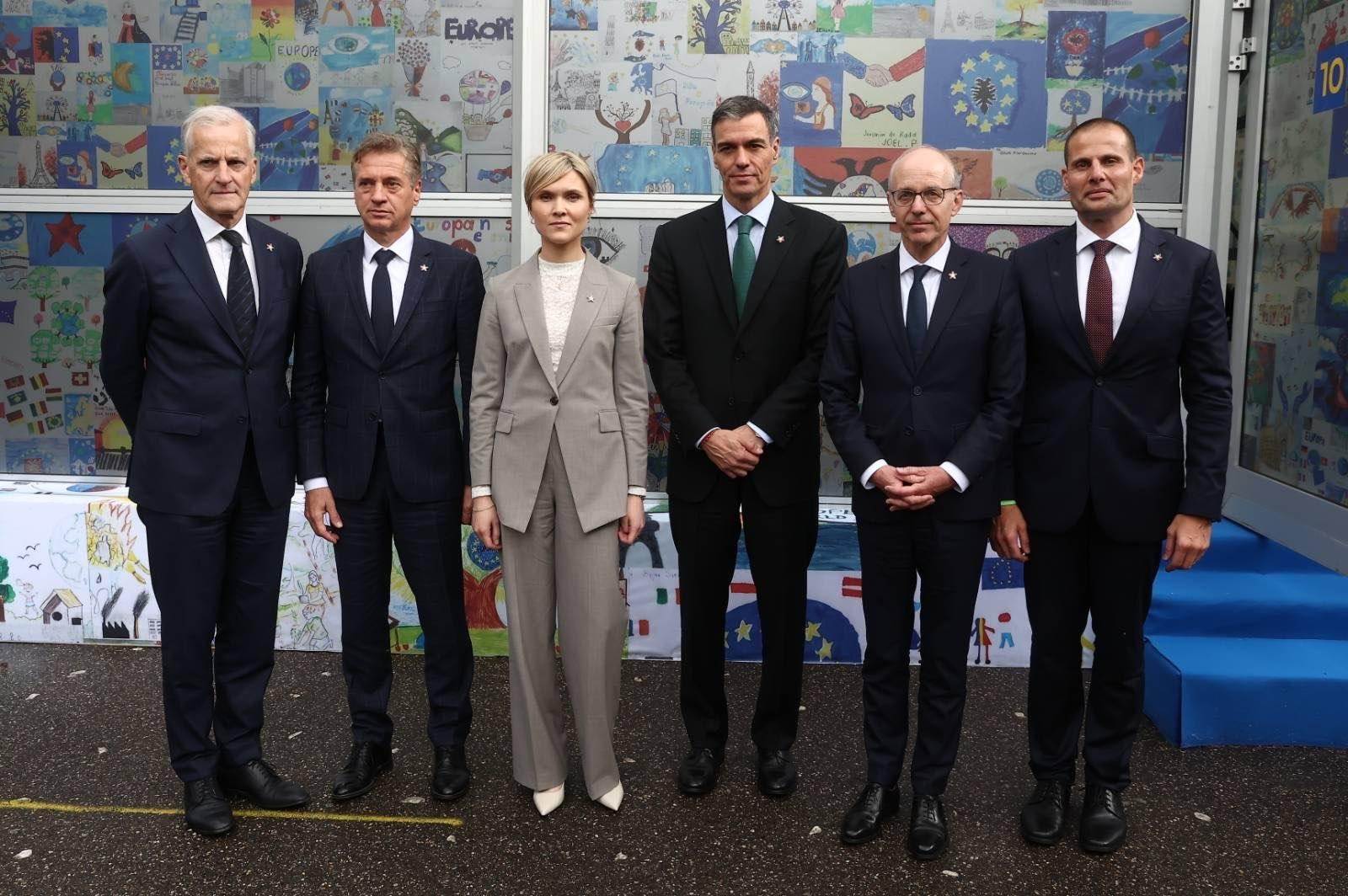 Kristrún Frostadóttir forsætisráðherra ásamt öðrum leiðtogum sem undirrituðu yfirlýsinguna. Á myndina vantar forsætisráðherra Írlands sem komst ekki til Tirana. - mynd