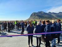 Gestir á opnunarathöfn Vegagerðarinnar á nýju brúnni yfir Steinavötn. - mynd