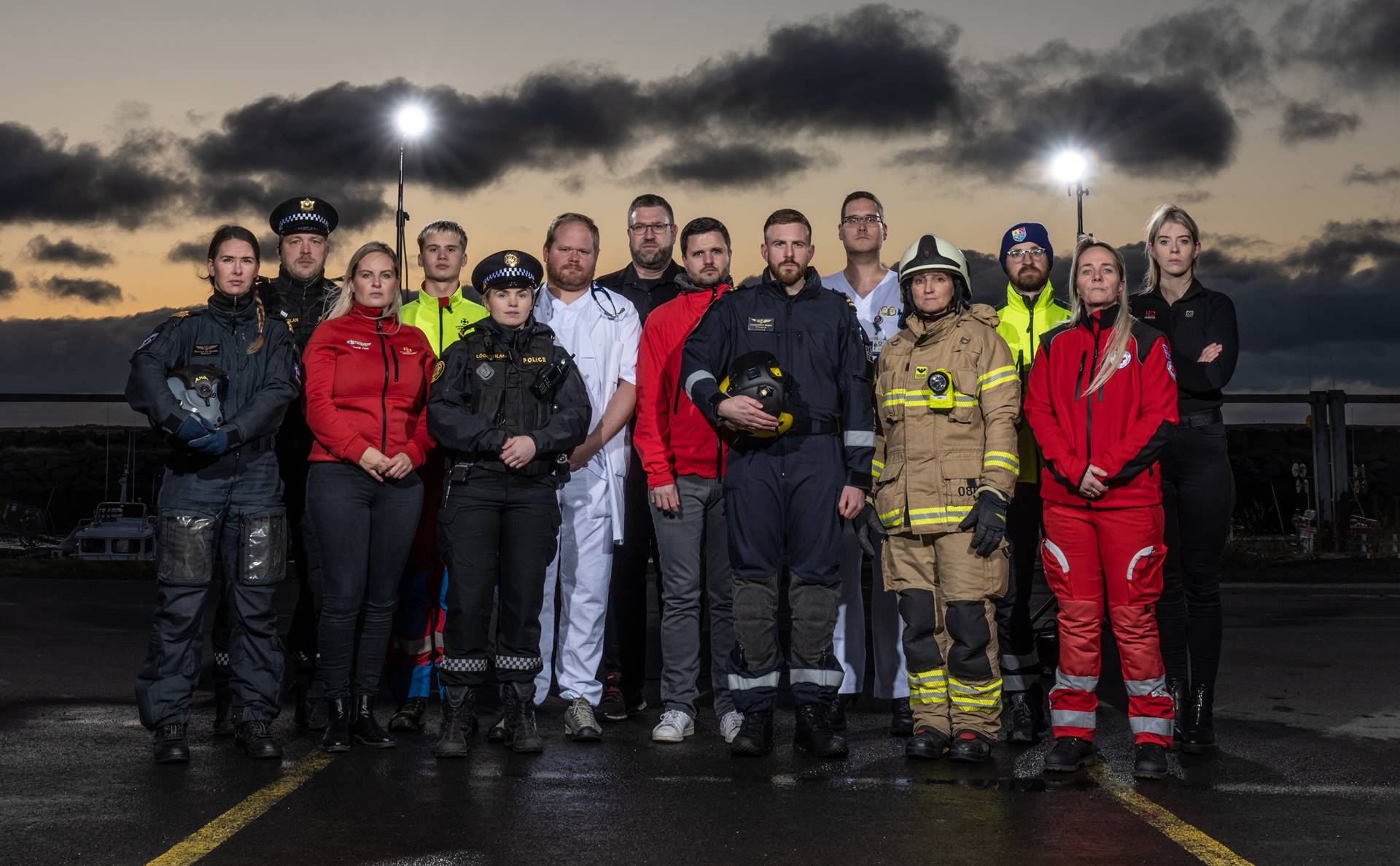 Fjölmargir viðbragðsaðilar sinna björgun og aðhlynningu þegar umferðarslys verða. - mynd