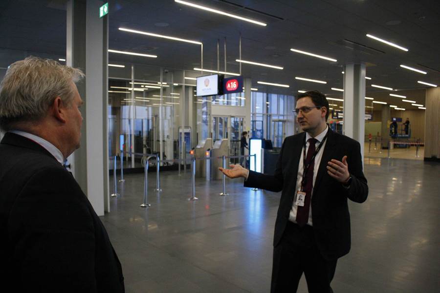 Ýmsar framkvæmdir standa yfir í Flugstöð Leifs Eiríkssonar til að geta mætt auknum umsvifum.