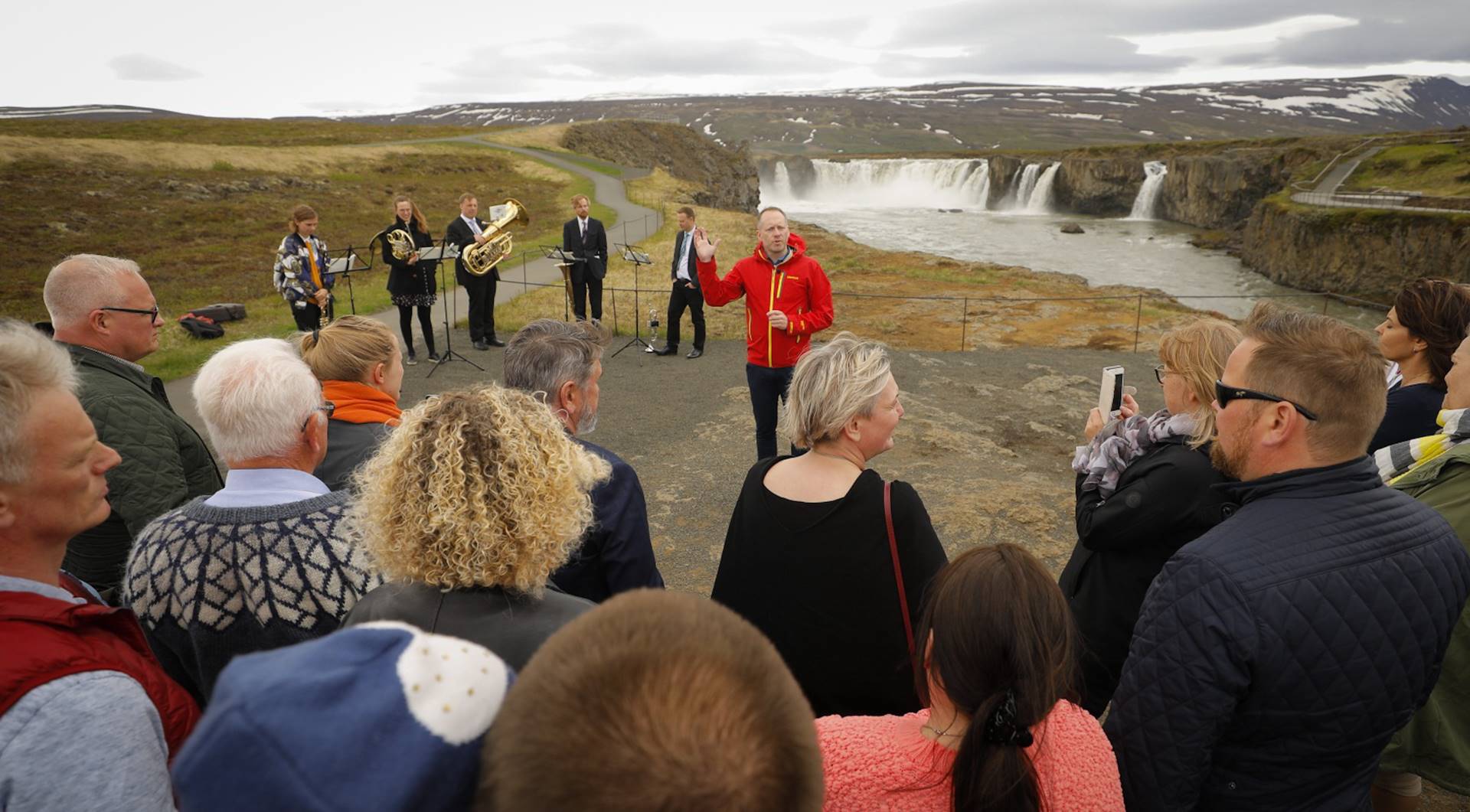 Frá undirritun friðlýsingar Goðafoss í dag - mynd