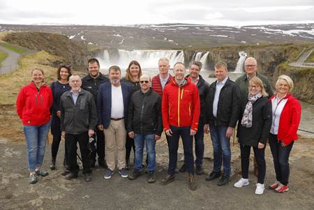 Ráðherra auk fulltrúa landeigenda, sveitarfélagsins Þingeyjarsveitar, Umhverfisstofnunar og ráðuneytisins.