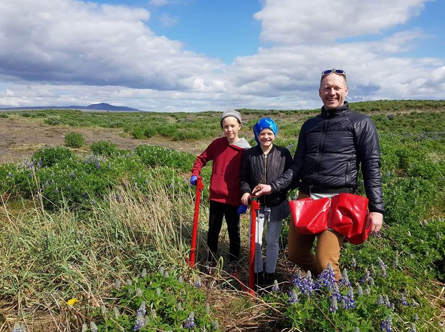 Alexander, Elísabet Marta og Guðmundur Ingi tóku til hendinni við gróðursetningu í dag. 