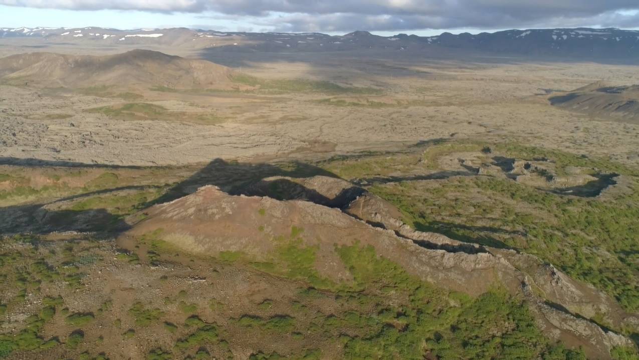 Búrfell, Búrfellsgjá og Selgjá eru innan þess svæðis sem friðlýst verður á morgun. - mynd