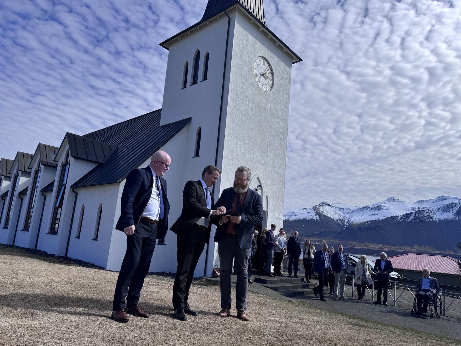 Undirritun á friðlýsingu Borgarneskirkju. - mynd