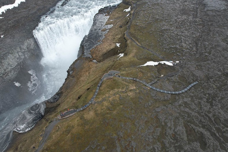 Göngupallar við Dettifoss.