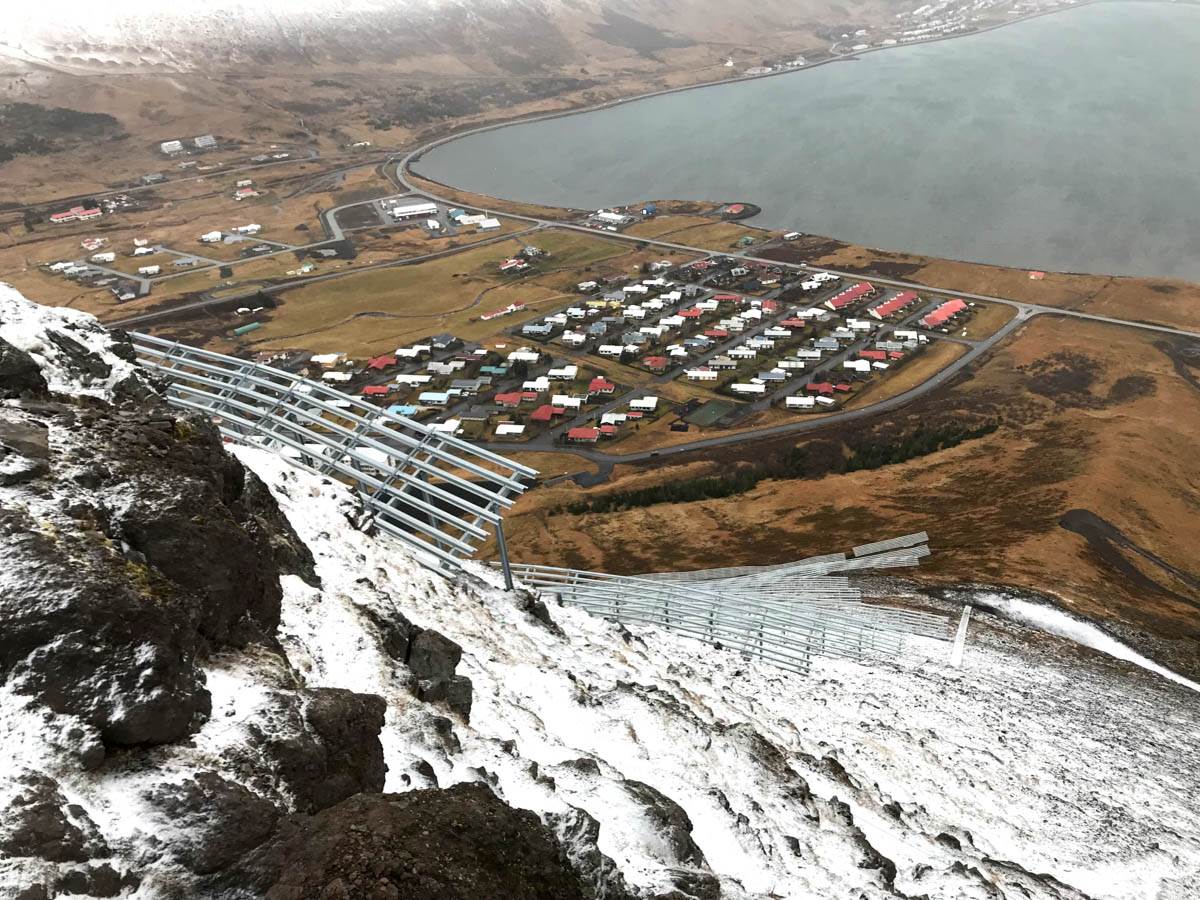 Snjóflóðavarnir í Kubba á Ísafirði. - mynd
