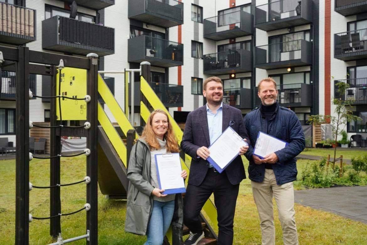 Anna Guðmunda Ingvarsdóttir aðstoðarforstjóri HMS, Ásmundur Einar Daðason, félags- og barnamálaráðherra og Björn Traustason framkvæmdarstjóri Bjargs.  - mynd