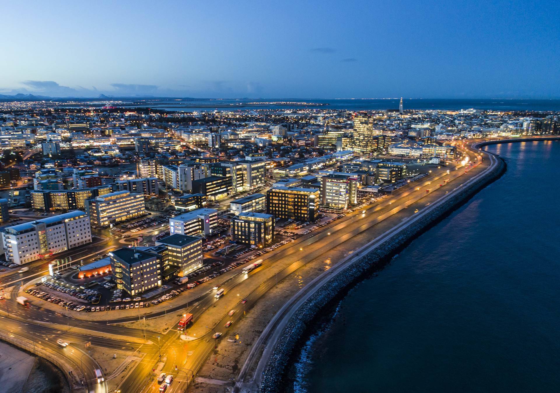 Fjármálastefna ríkisstjórnarinnar: Jákvæð afkoma árið 2028 - mynd
