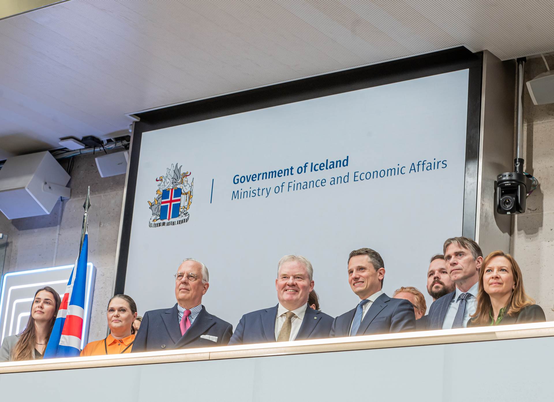 Ráðherra við opnun kauphallarinnar í morgun. Mynd/LSEG - mynd