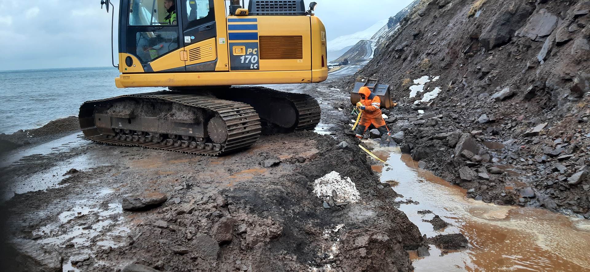 Landslagið í Árneshreppi hefur gert aðstæður til verksins krefjandi. - mynd