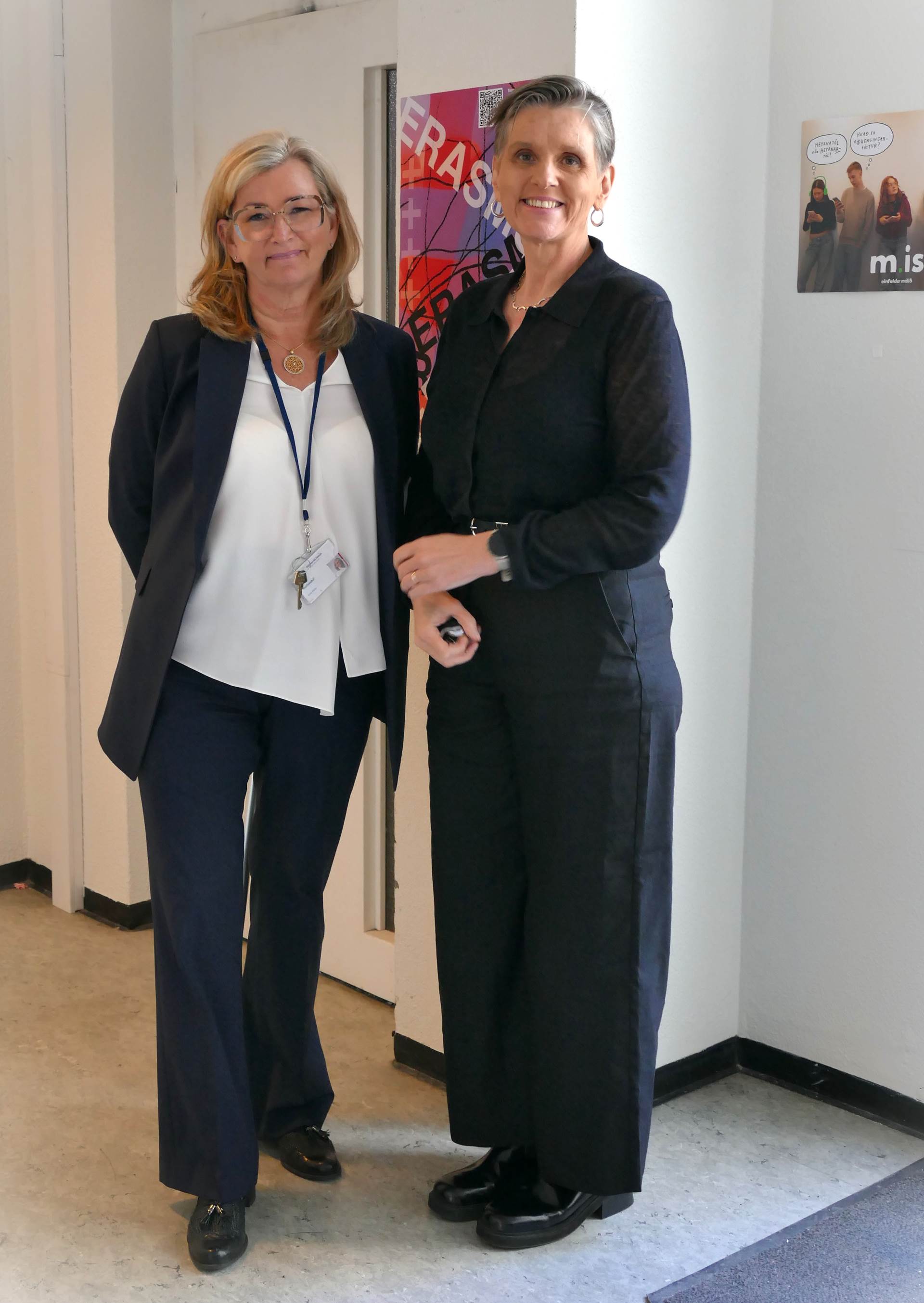 Alma D. Möller heilbrigðisráðherra og Elísabet Dolinda Ólafsdóttir forstjóri Geislavarna ríkisins - mynd