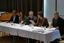 Fjölmennur vinnufundur um siðferðileg gildi og forgangsröðun í heilbrigðisþjónustu - mynd úr myndasafni númer 2