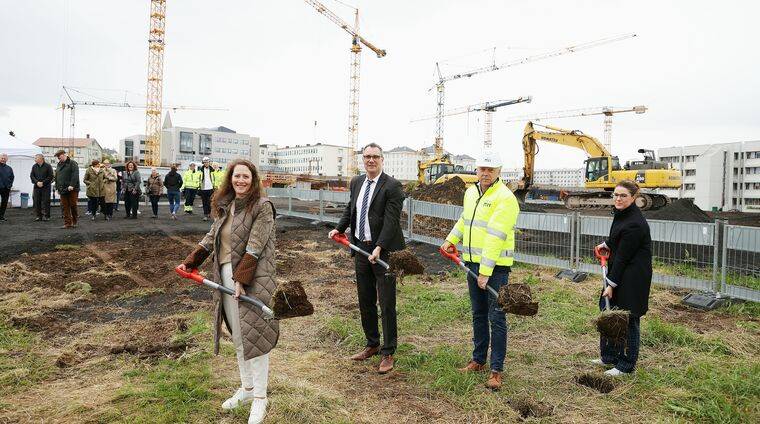 Fyrsta skóflustungan tekin að bílastæða og tæknihúsi nýs Landspítala - mynd