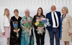 Logi Einarsson, ráðherra menningarmála, ásamt hluta styrkþega úr Bókasafnssjóði 2025 og sjóðstjóra. - mynd