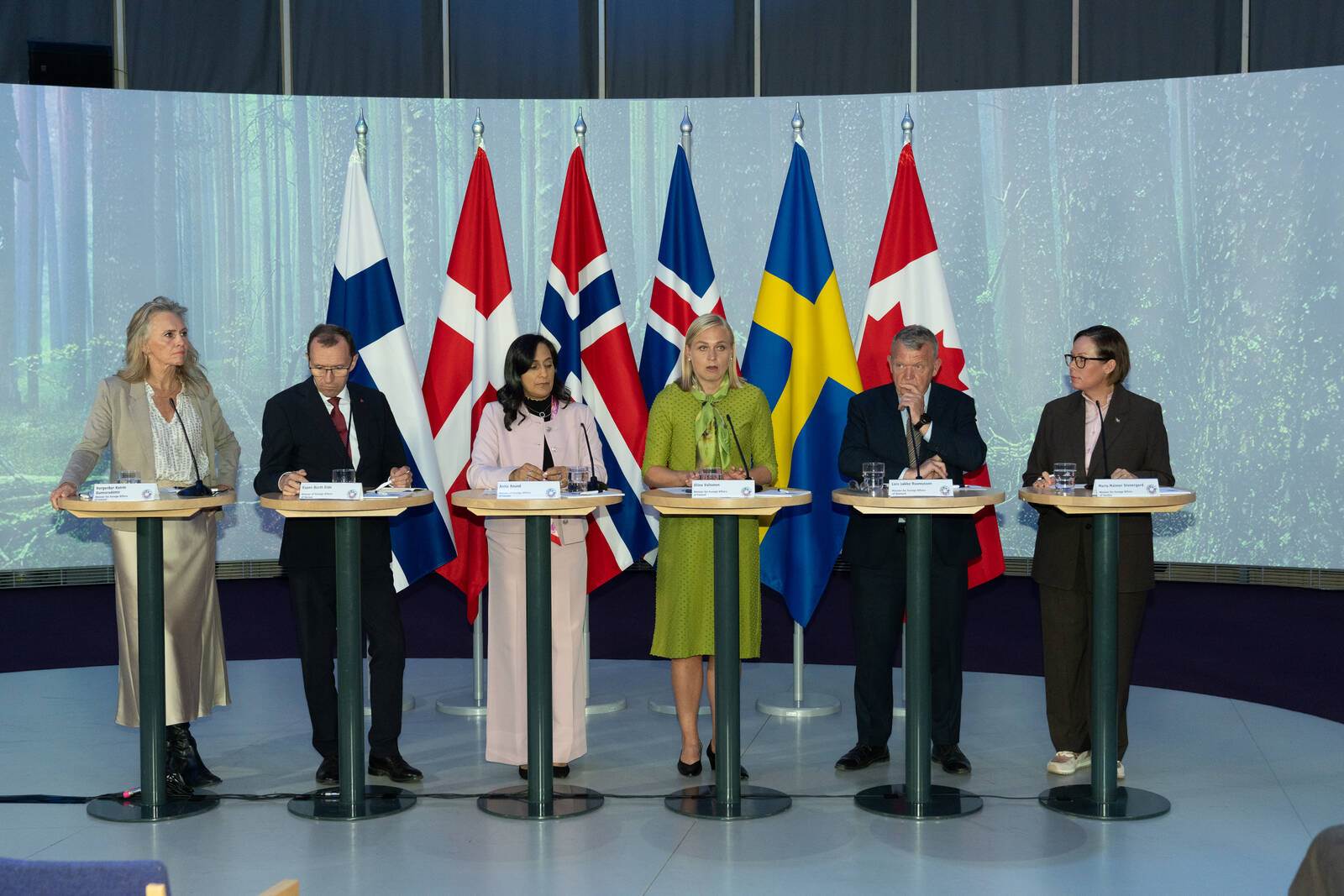 Þorgerður Katrín Gunnarsdóttir utanríkisráðherra, Espen Barth Eide, utanríkisráðherra Noregs, Anita Anand, utanríkisráðherra Kanada, Elina Valtonen, utanríkisráðherra Finnlands, Lars Løkke Rasmussen, utanríkisráðherra Danmerkur, og Maria Malmer Stenergard, utanríkisráðherra Svíþjóðar. - mynd