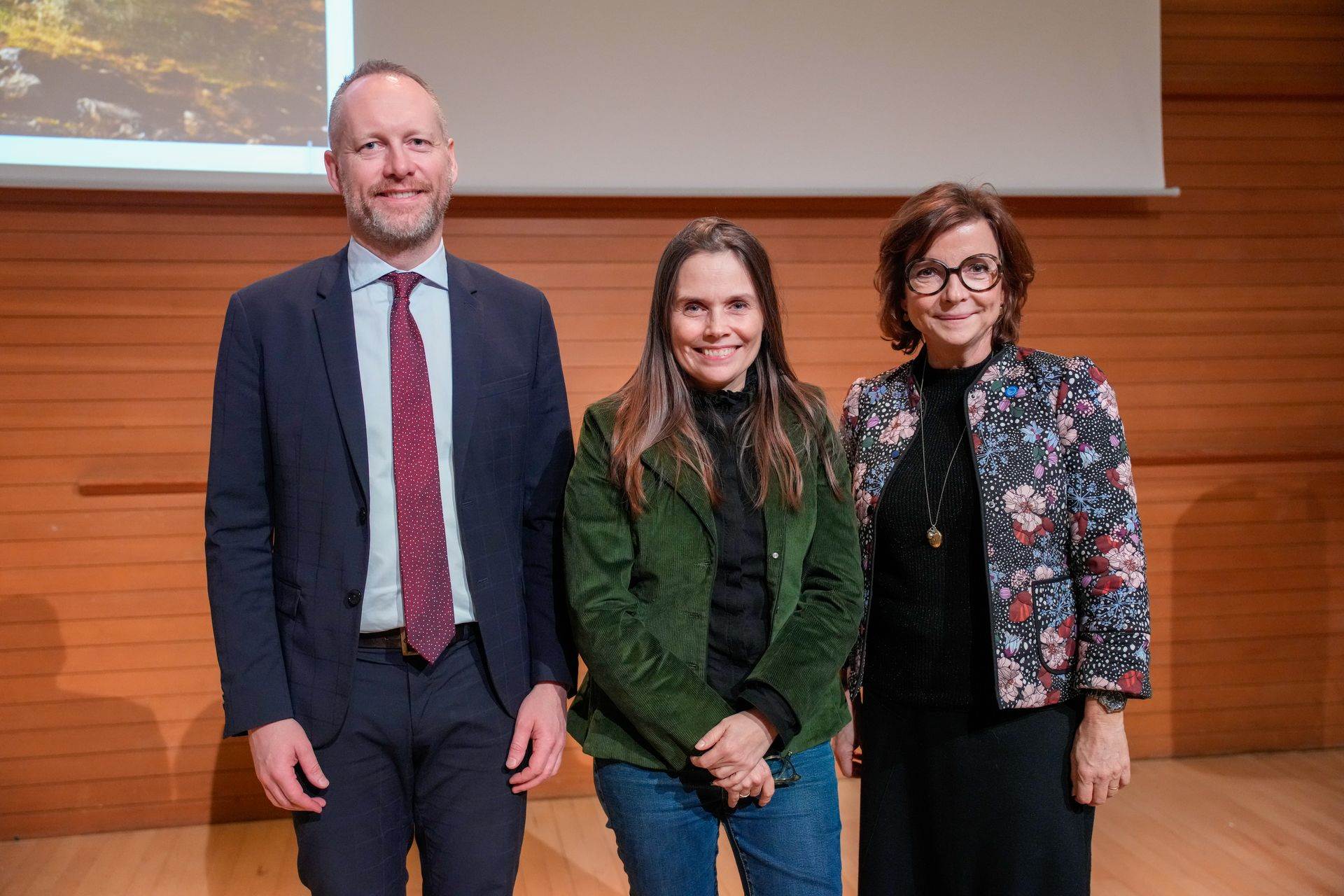 Guðmundur Ingi Guðbrandsson, samstarfsráðherra Norðurlanda, Katrín Jakobsdóttir forsætisráðherra og Karen Ellemann, frkvstj. Norrænu ráðherranefndarinnar á formennskuviðburðinum í dag.  - mynd