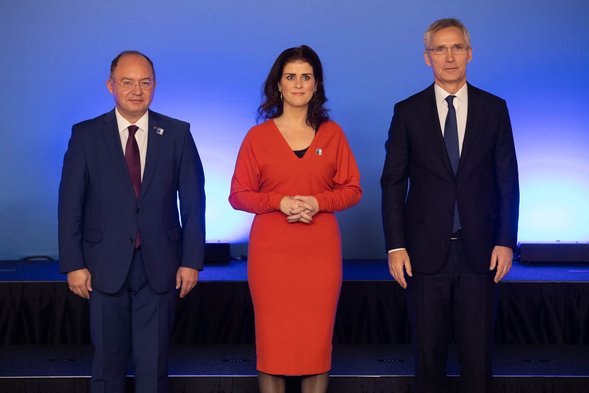 Þórdís Kolbrún Reykfjörð Gylfadóttir utanríkisráðherra ásamt Bogdan Aurescu, utanríkisráðherra Rúmeníu, og Jens Stoltenberg, frkvstj. Atlantshafsbandalagsins - mynd