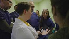 Fulltrúar utanríkisráðuneytisins í heimsókn á fæðingasjúkrahús sem tekur á móti barnshafandi konum í áhættuhóp. - mynd