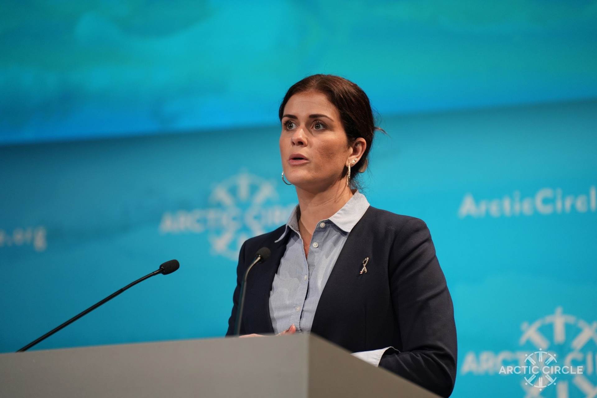 Þórdís Kolbrún Reykfjörð Gylfadóttir utanríkisráðherra í ræðustól á Arctic Circle 2022. - mynd