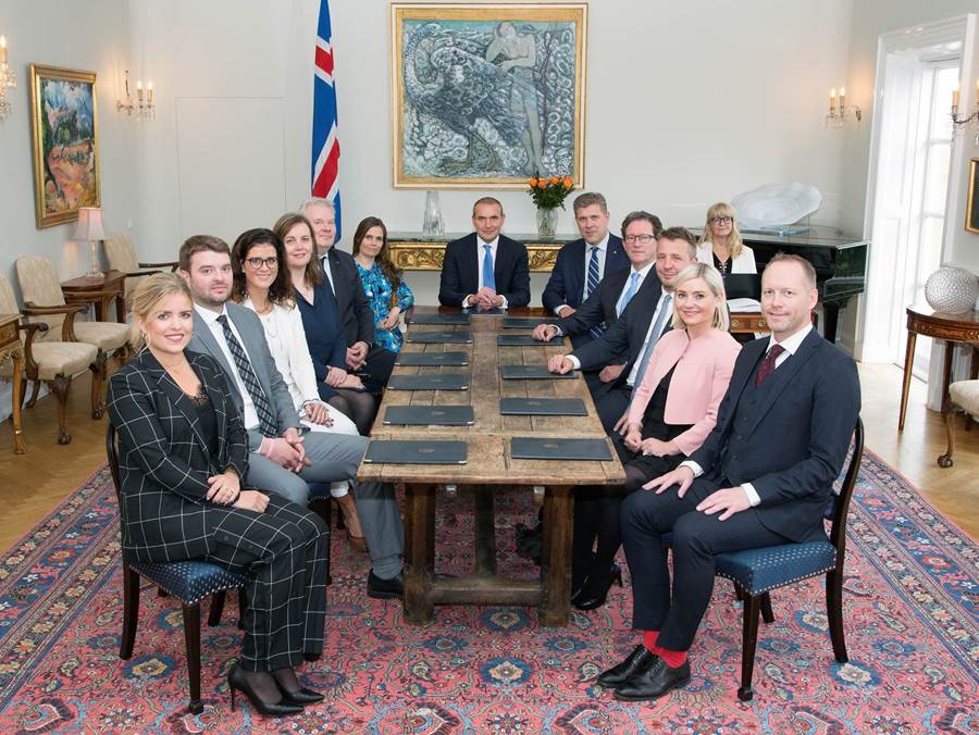 Ríksstjórn Katrínar Jakobsdóttur á ríkisráðsfundi með forseta Ísland 6. september 2020