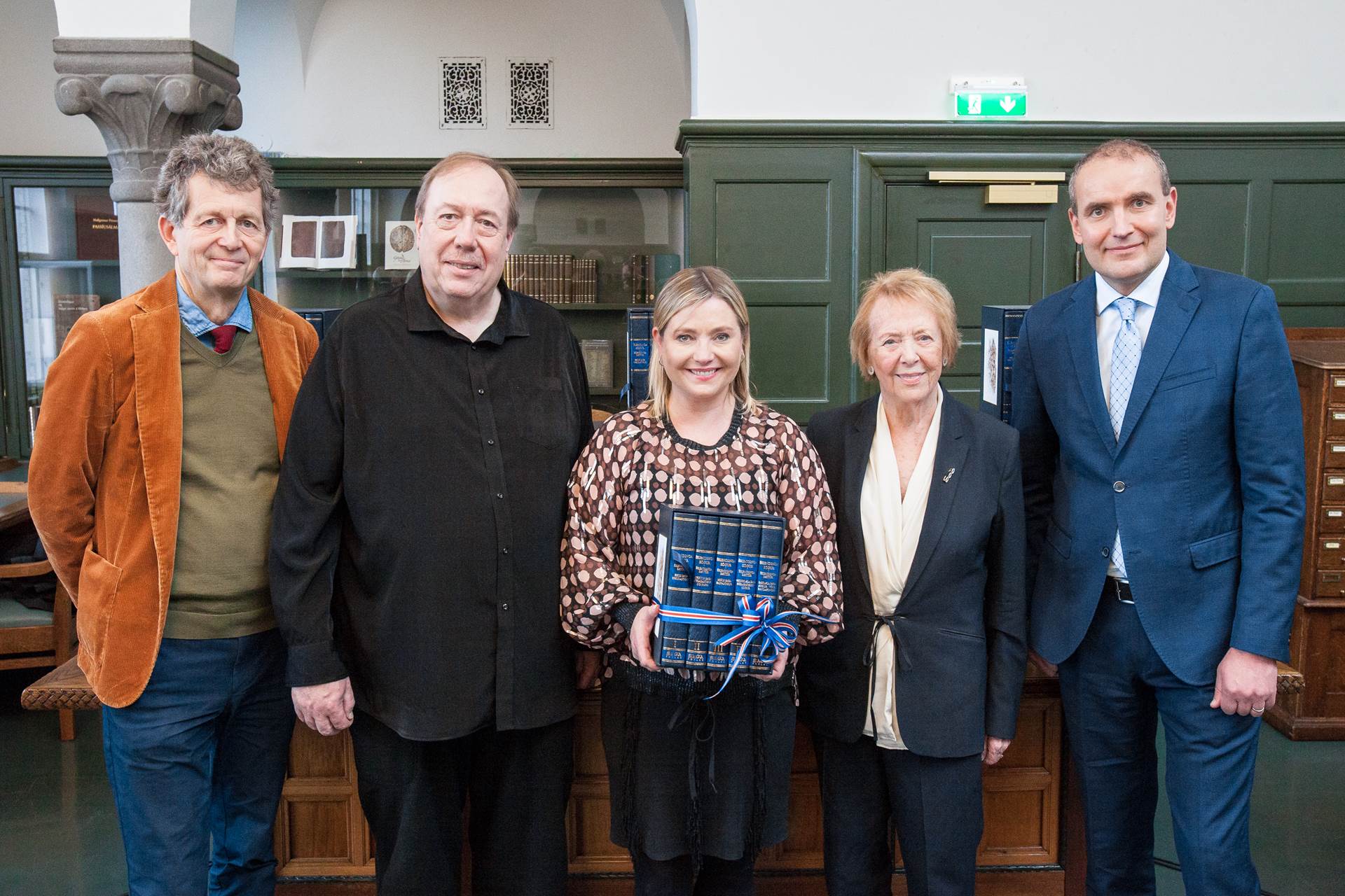 Gísli Sigurðsson, Jóhann Sigurðsson útgefandi, Lilja Dögg Alfreðsdóttir, menningar- og viðskiptaráðherra, Frú Vigdís Finnbogadóttir og Guðni Th. Jóhannesson, forseti Íslands. - mynd