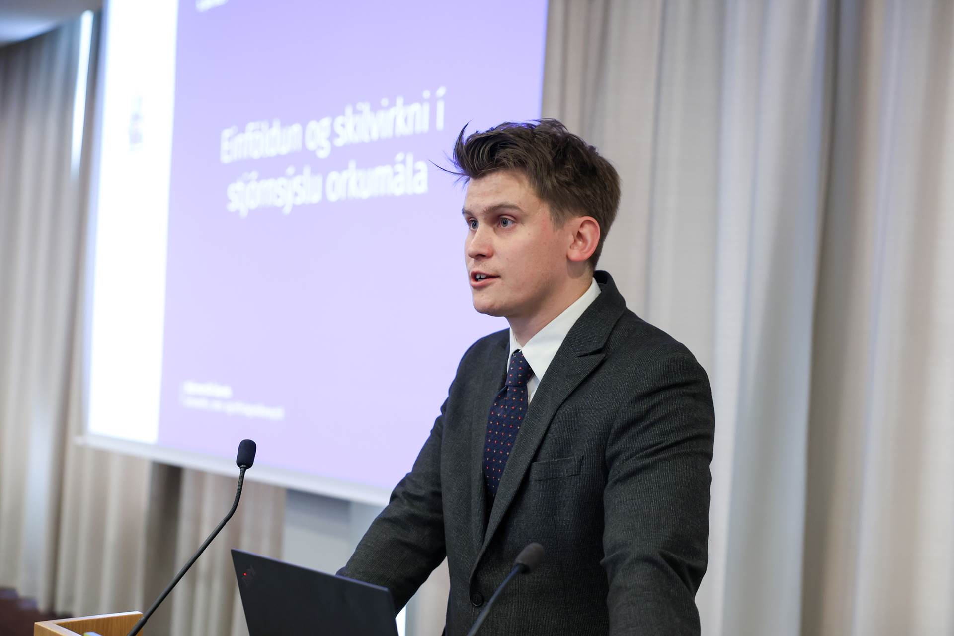 Jóhann Páll Jóhannsson, umhverfis-, orku- og loftslagsráðherra, fjallaði í opnunarávarpi sínu um þau skref sem þegar hafa verið stigin til að hraða málsmeðferð og stytta afgreiðslutíma. - mynd