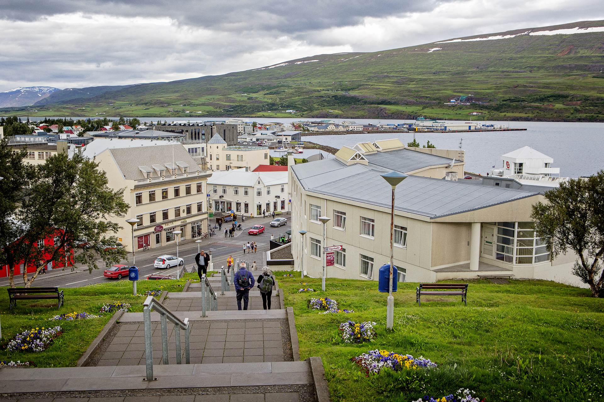 Séð yfir Akureyri frá kirkjutröppunum. - mynd