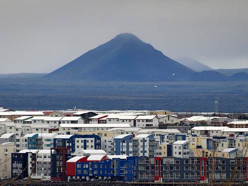 Horft að Keili frá Sjálandi í Garðabæ - mynd