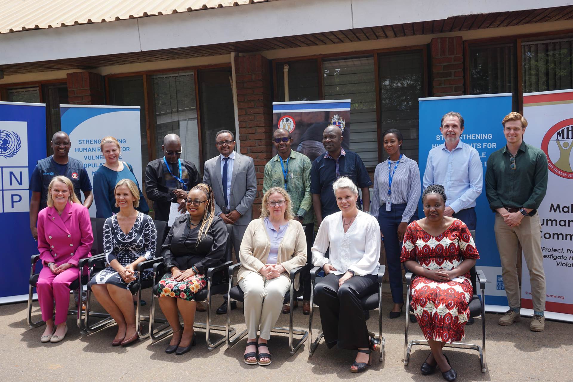 Representatives from the embassies of Iceland and Norway together with representatives from UNDP after the signing of the agreement. - mynd