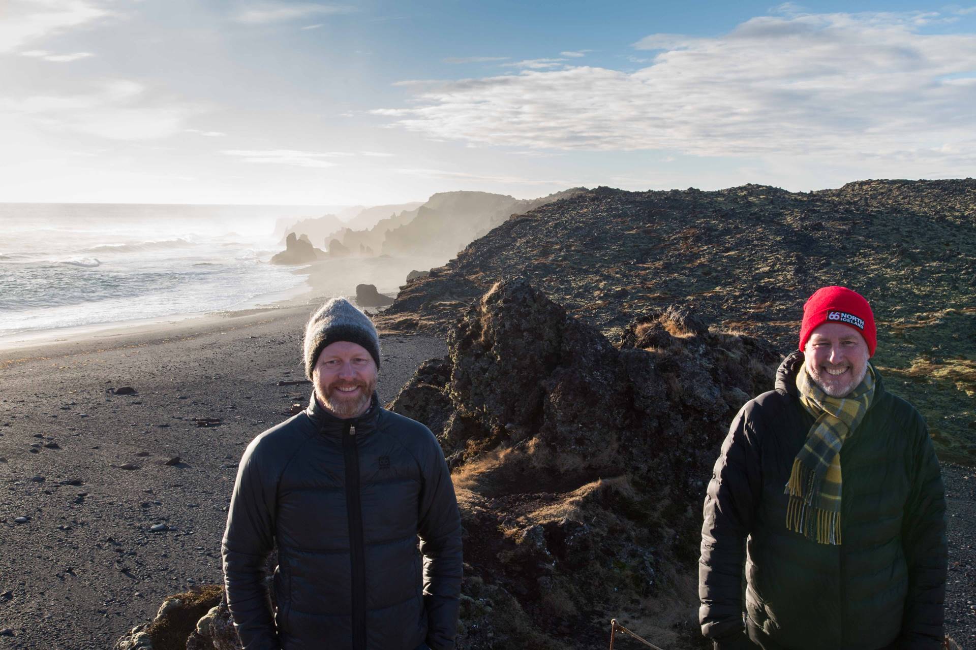 Guðmundur Ingi Guðbrandsson, umhverfis- og auðlindaráðherra, og Kristinn Jónasson, bæjarstjóri í Snæfellsbæ, við Djúpalónssand. - mynd