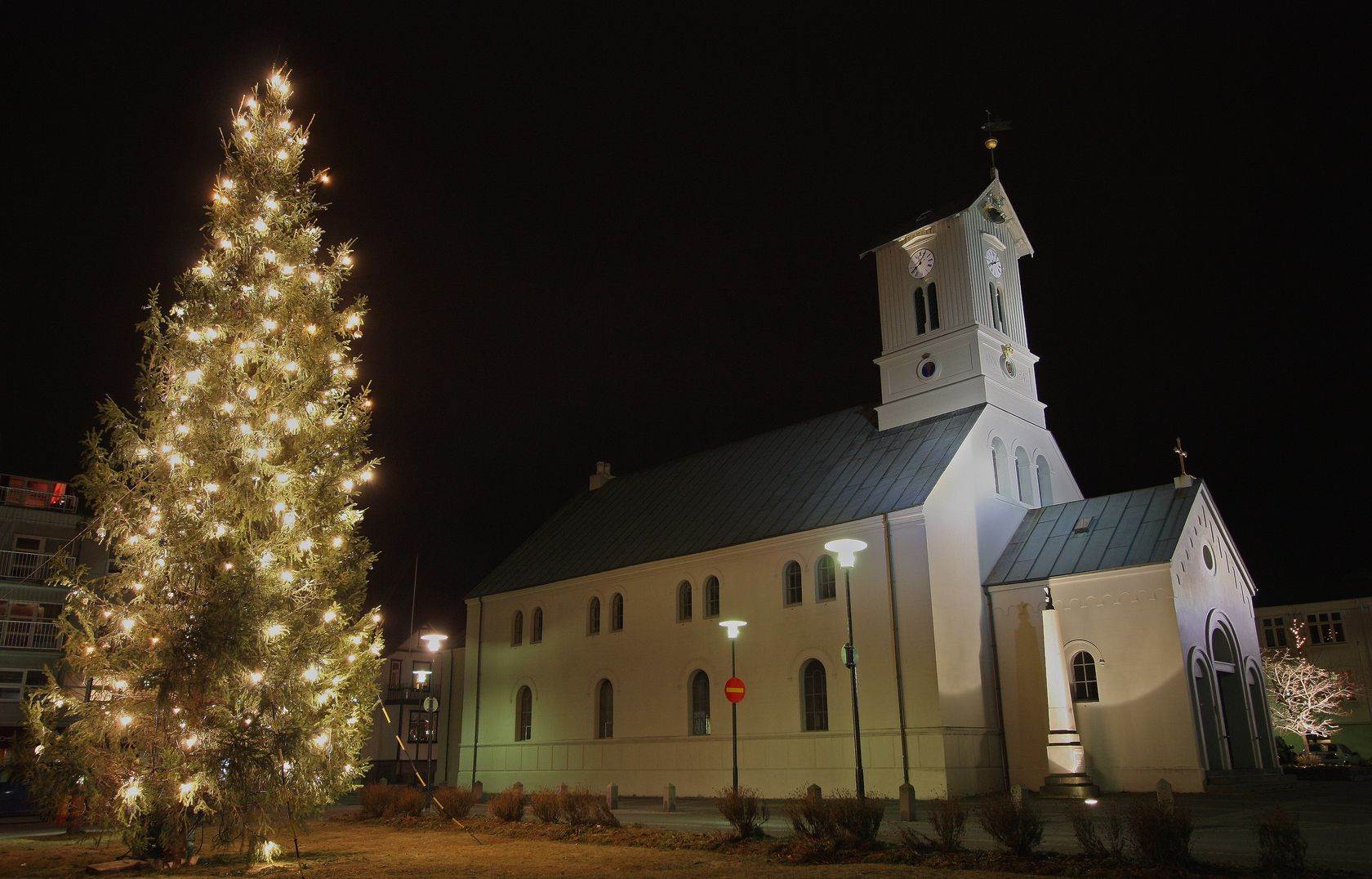 Óslóarjólatréð og Dómkirkjan í Reykjavík - mynd