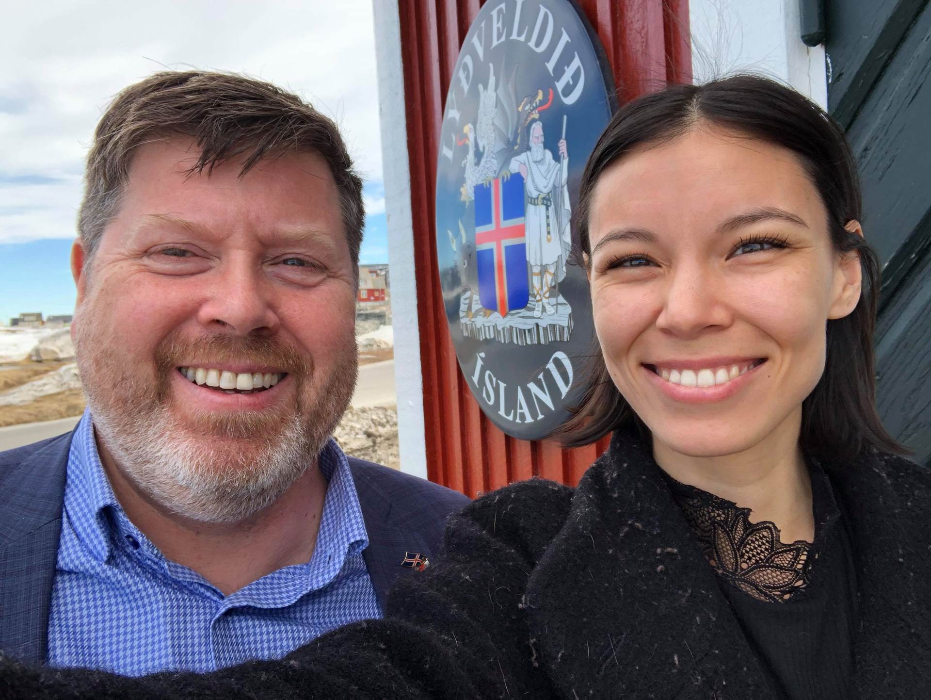 Aðalræðismaður Íslands á Grænlandi, Þorbjörn Jónsson og Elsennguaq Uiloq Silassen, starfsmaður skrifstofunnar