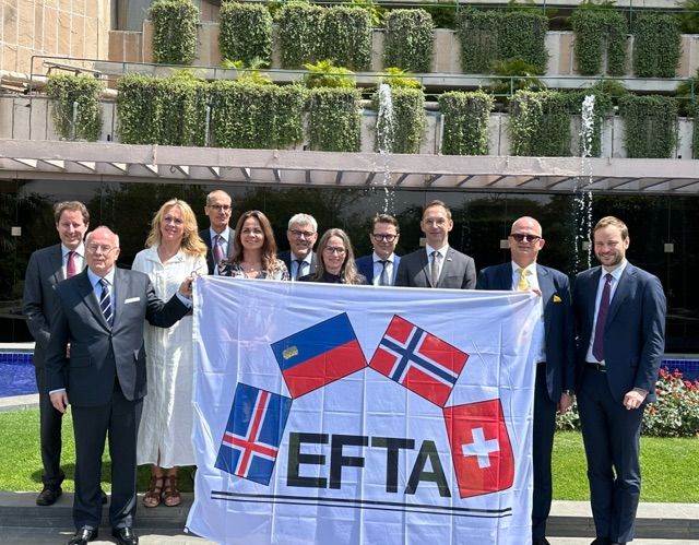 The parliamentarians Ingibjörg Ísaksen Chair of the Icelandic EFTA Committee and  Þorgerður Katrín Gunnarsdóttir Vice Chair with their colleagues from Liechtenstein, Norway og Switzerland and the Ambassadors of the EFTA States in India - mynd